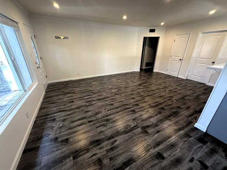 Building Photo - 1040 N Sierra Bonita Ave