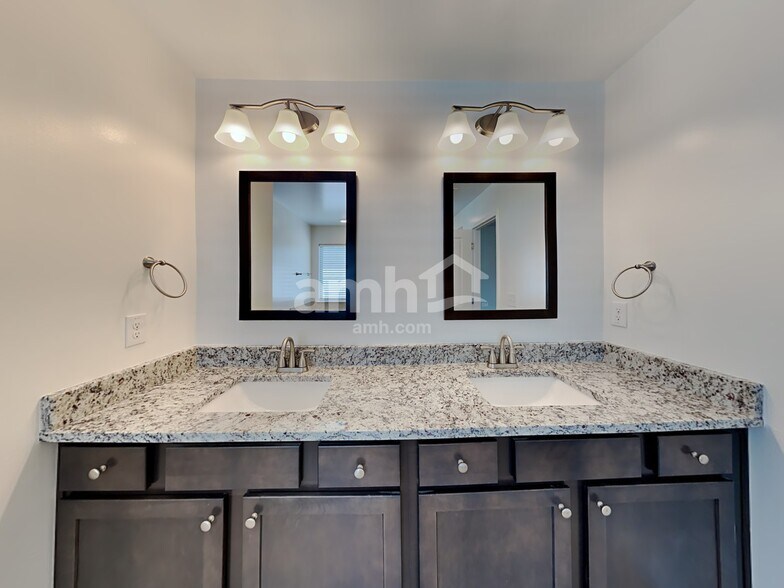 Building Photo - 321 Bowfin Trl