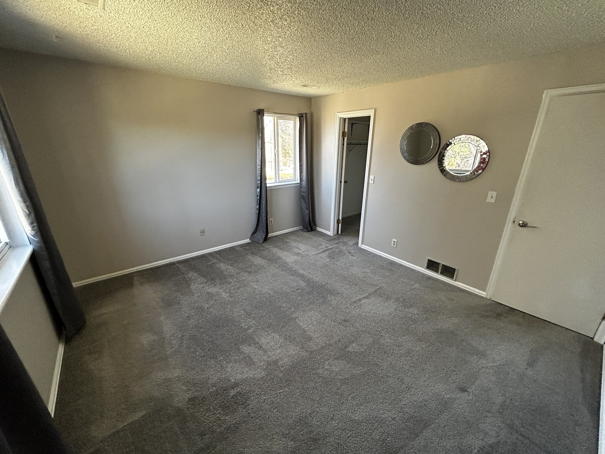 Building Photo - 810 Tenderfoot Hill Rd