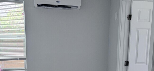 Building Photo - 731 46th St