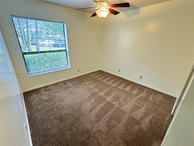 Building Photo - 2635 Carambola Cir N