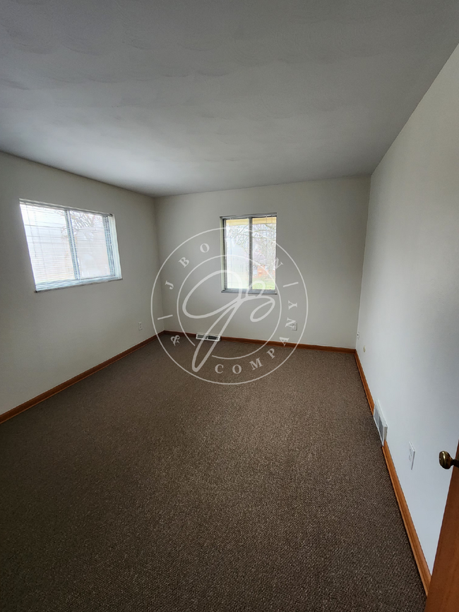 Building Photo - 2 bedroom in Perrysburg School District! R...