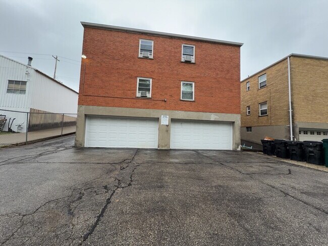 Building Photo - 3089 Glenmore Ave