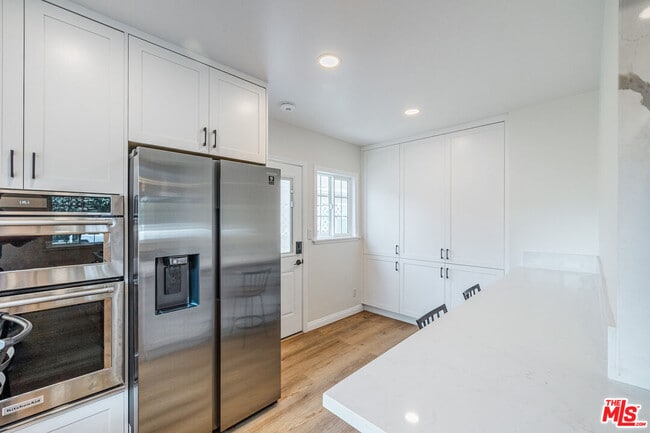 Building Photo - 2537 Cotner Ave
