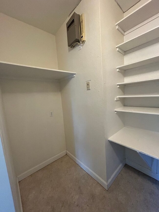 Building Photo - Introducing Your Dream Home:  A perfect blend of comfort and convenience!