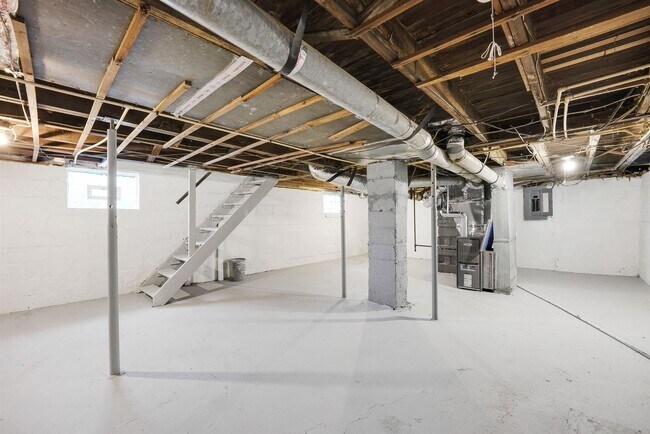 Building Photo - Move-In Ready 3-Bedroom Home with Updated Kitchen & Central A/C