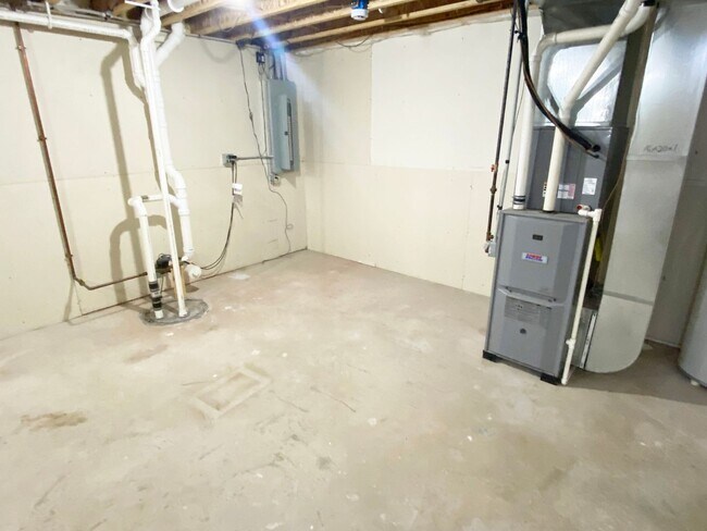 Building Photo - 2-Bedroom, 1-Bath Ranch Style Home - ADA C...