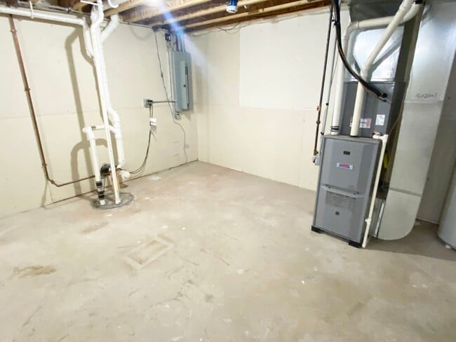 Building Photo - 2-Bedroom, 1-Bath Ranch Style Home - ADA Compliant, Hardwood Floors, & Fenced-In Yard