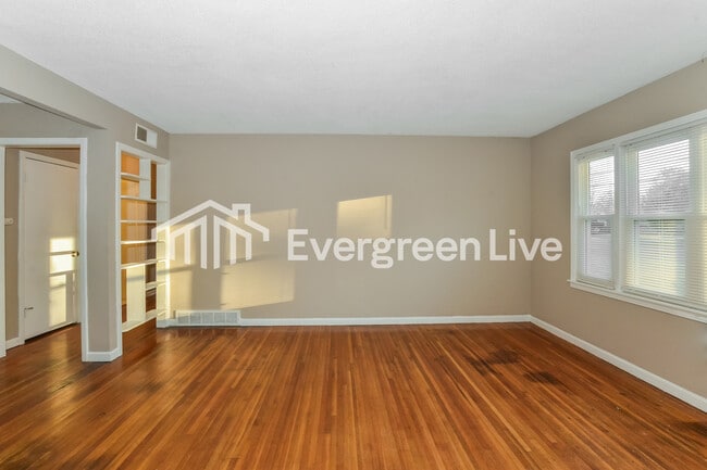 Building Photo - 5070 Quince Rd