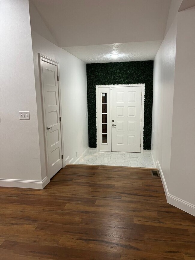 Building Photo - Galloway District RENTAL!  3-Bed, 2-Bath, 2-Car Garage