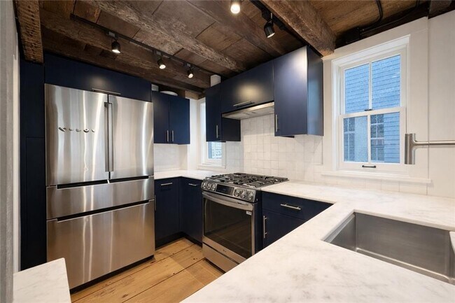 Building Photo - 24 Houston Ave