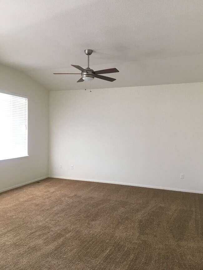 Building Photo - Newer, Spacious 3 Bedroom / 2 Bath in Wellington! New Carpet and Paint Before Move In