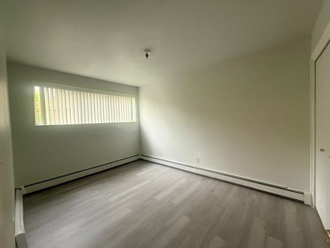 Building Photo - 410/412 S Revena Blvd