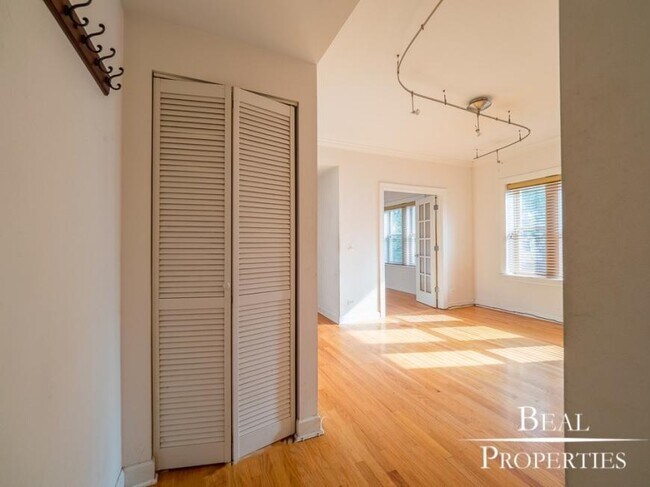 Primary Photo - 2 bedroom in CHICAGO IL 60657
