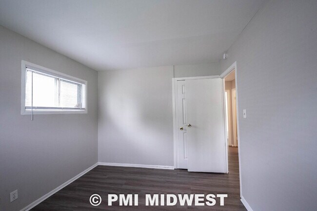 Building Photo - "Charming 3-Bedroom Home in Indianapolis with Modern Comforts!"