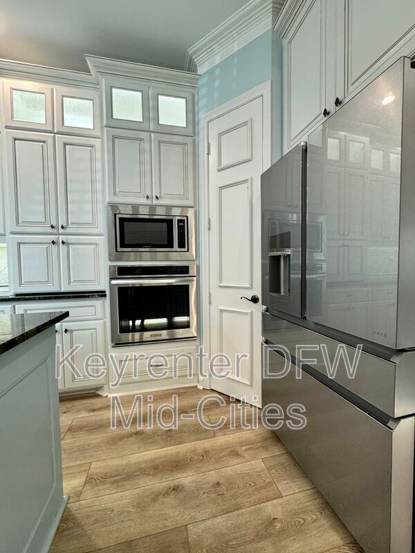 Building Photo - 2417 Creekside Cir S