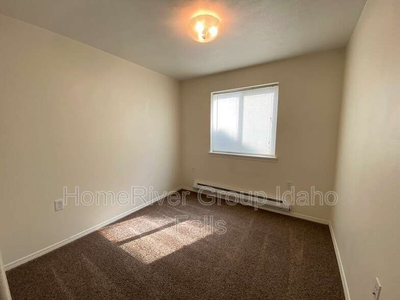 Building Photo - 3184 Chasewood Dr