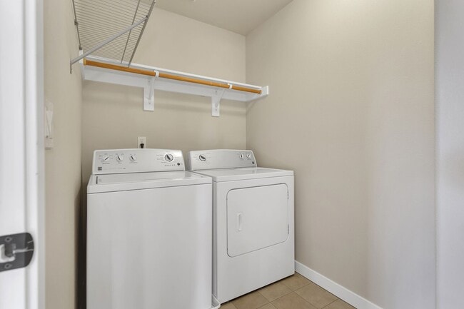 Building Photo - Spacious 4BR/3BA in Beaverton