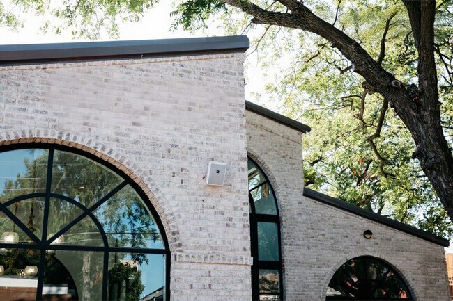 Building Photo - 441 W 9th St