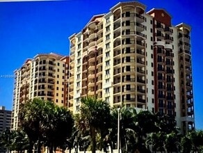 Building Photo - 2011 N Ocean Blvd