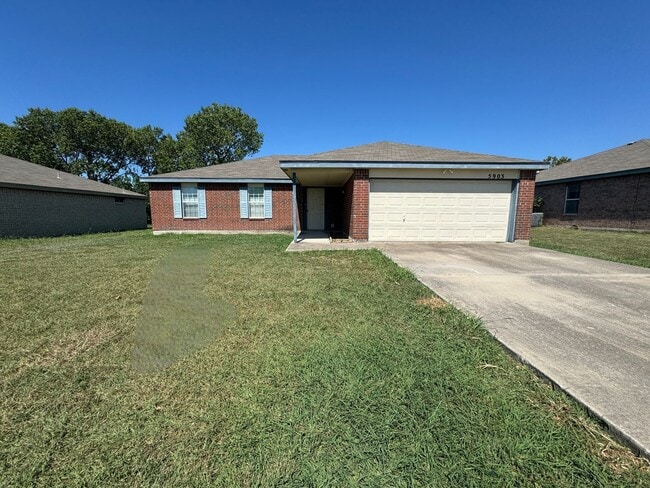Primary Photo - 5903 Medina Dr