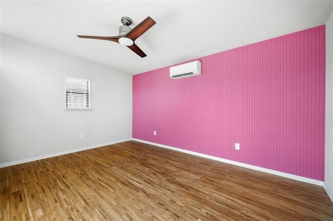 Building Photo - 10255 Missel Thrush Dr