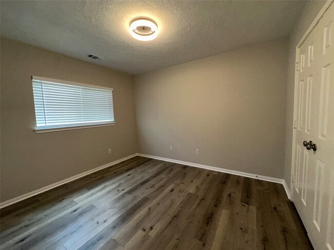 Building Photo - 3715 Humble Dr