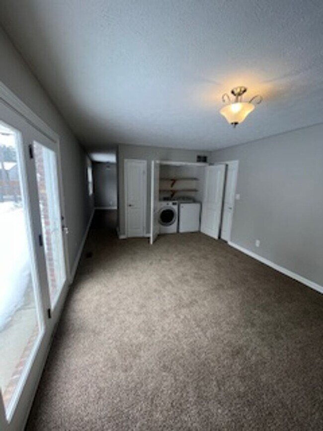 Building Photo - Sycamore Knolls: Comfort, Space & Convenience on Bloomington's East Side