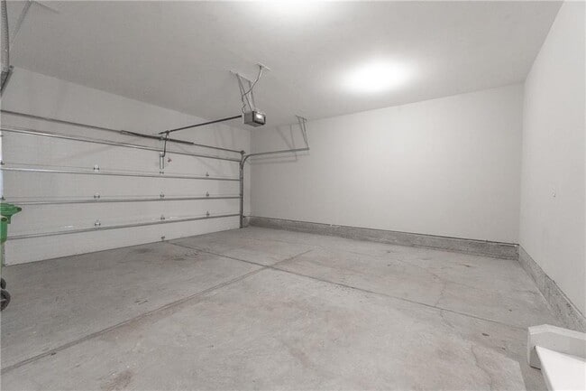 Building Photo - 5051 Pinckney Ln