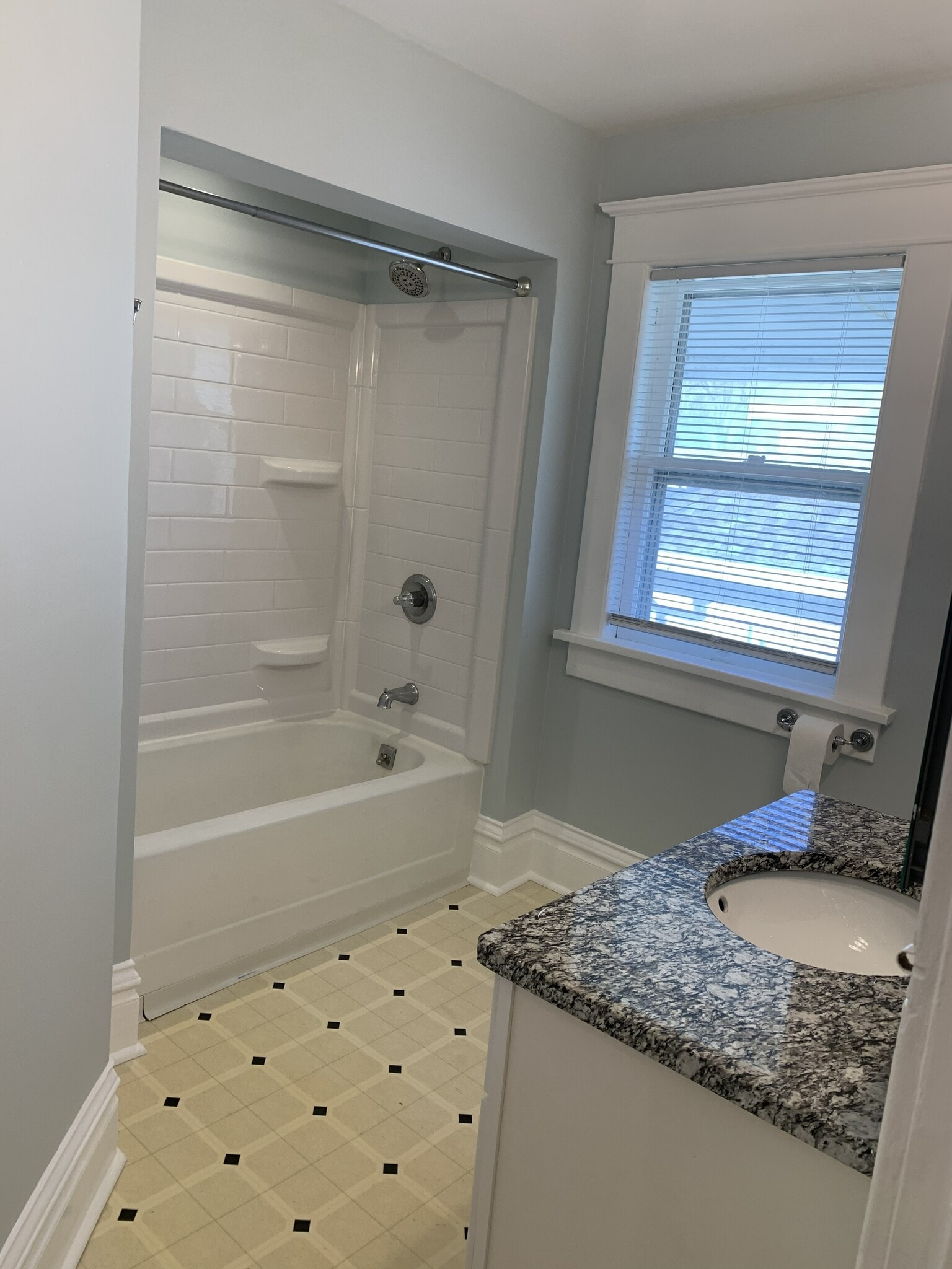 Building Photo - 628 37th St