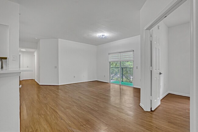 Building Photo - 340 Crestwood Cir