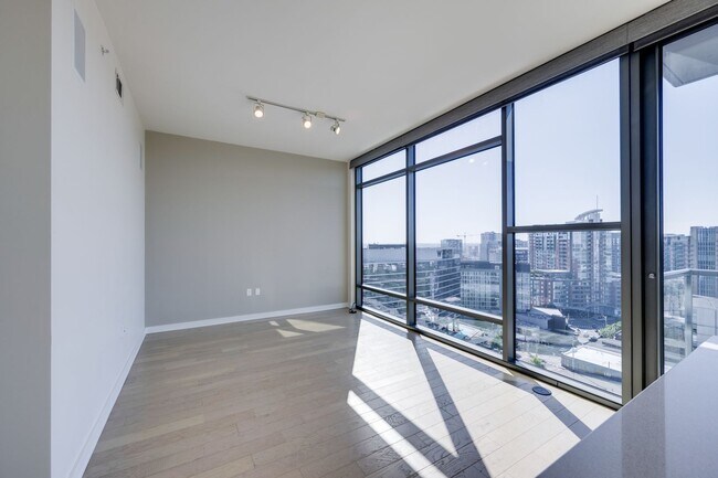 Building Photo - Beautiful 15th floor condo at TwelveTwelve