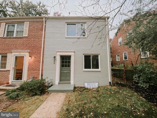 Building Photo - 44 E Rosemont Ave