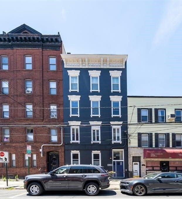 Building Photo - 602 Willow Ave