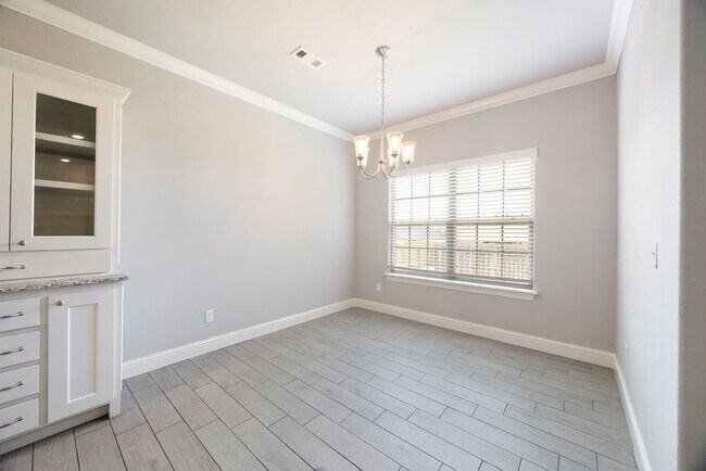 Building Photo - 2250 N Inglewood St