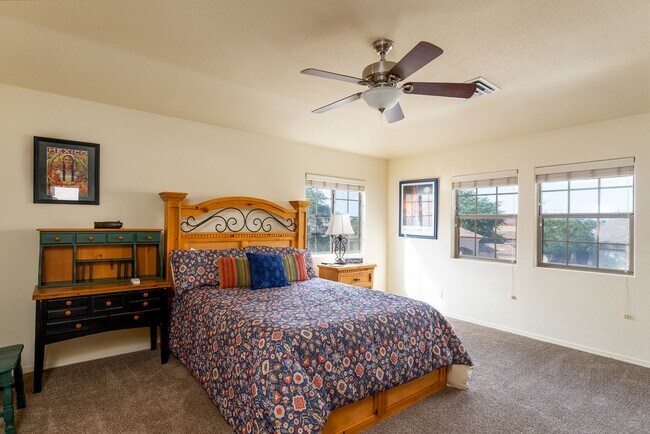Building Photo - Gated Community 2 Bed/2 Bath Condo Furnished Long term Boat deep garage