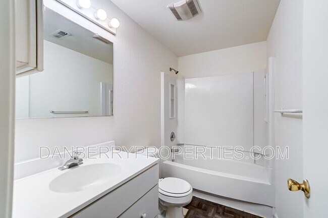 Building Photo - 3571 Turret Green Dr