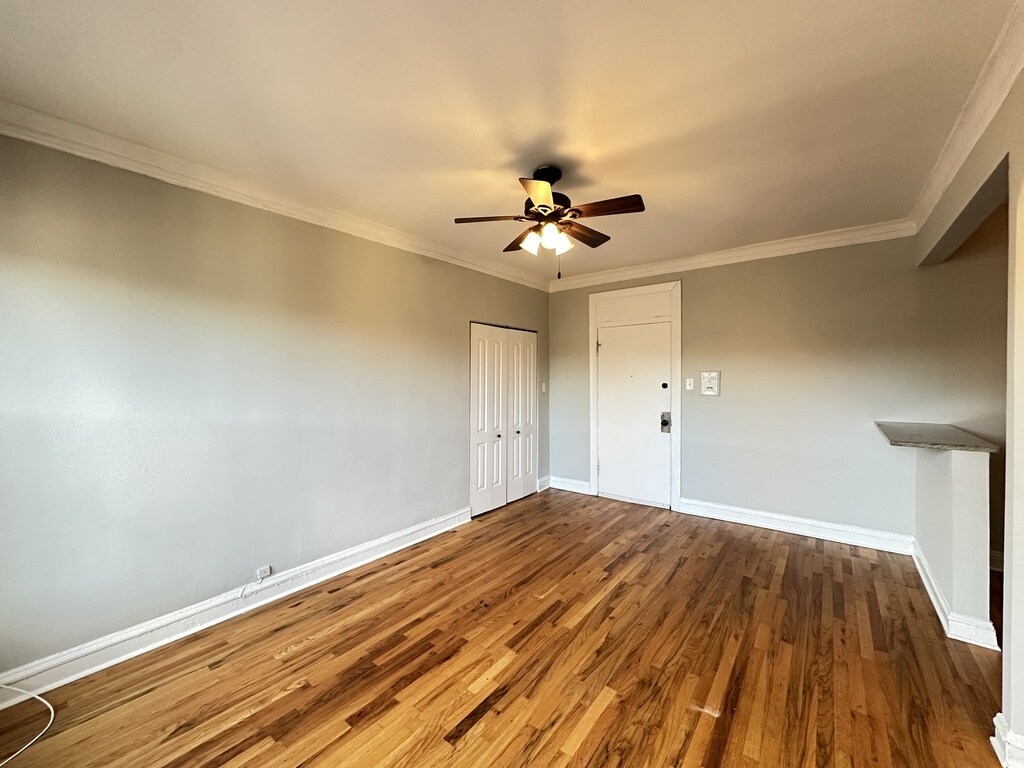 Building Photo - 4644 N Paulina St