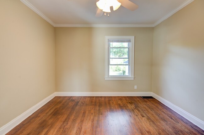 Building Photo - Beautifully Remodeled 2 Bedroom Home