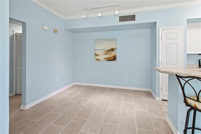 Building Photo - 5560 Rosehill Rd