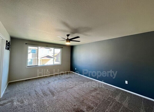 Building Photo - 842 Sunlight Peak Dr