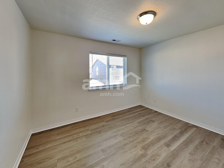 Building Photo - 9534 Sand Myrtle Dr