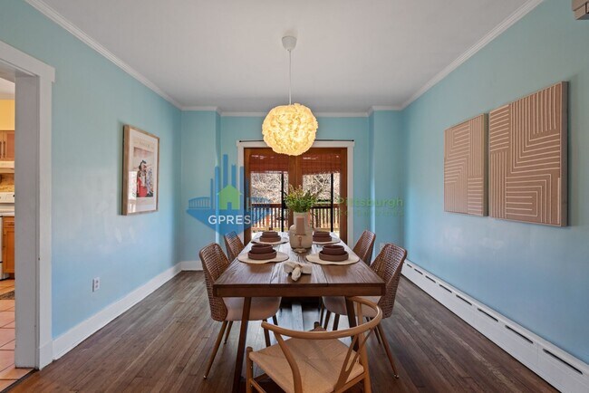 Building Photo - Spacious 3-Bedroom Home w/ Parking & Centr...