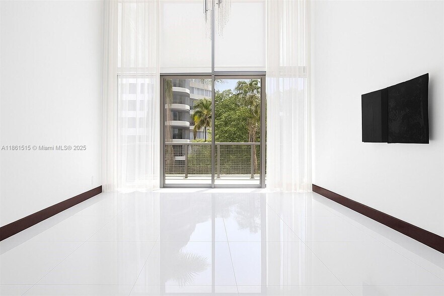 Building Photo - 6000 Collins Ave