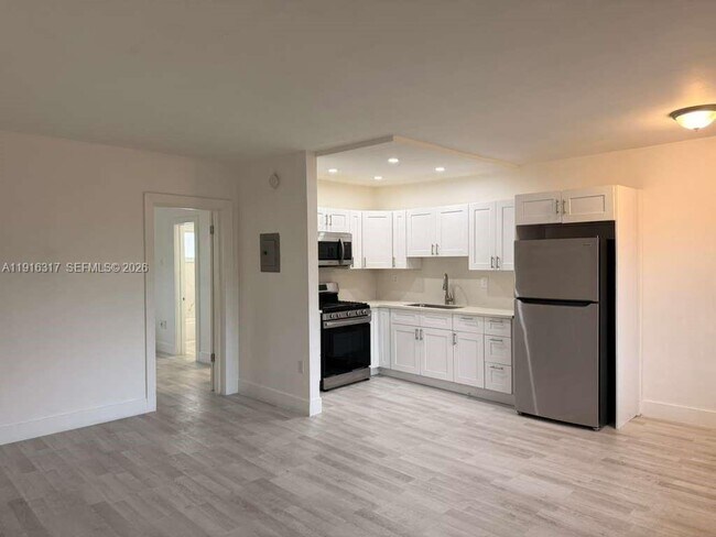 Building Photo - 1280 W 54th St