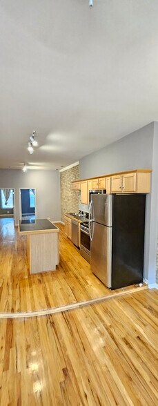 Building Photo - 529 N Ashland Ave