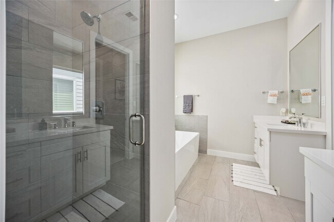 Building Photo - 5821 Kansas St