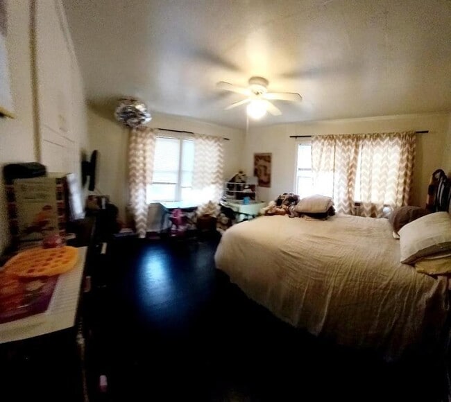 Building Photo - 611 Clifford Dr