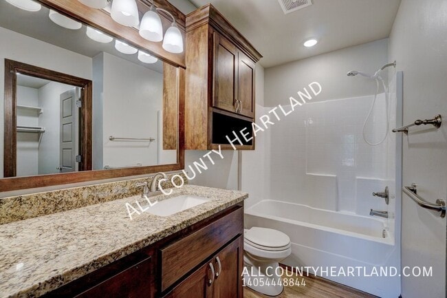 Building Photo - 211 E Forster Ln