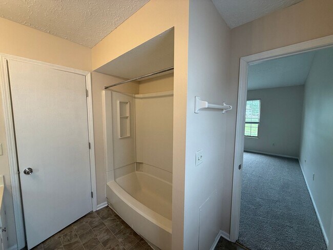 Building Photo - 5931 Shadow Lake Cir